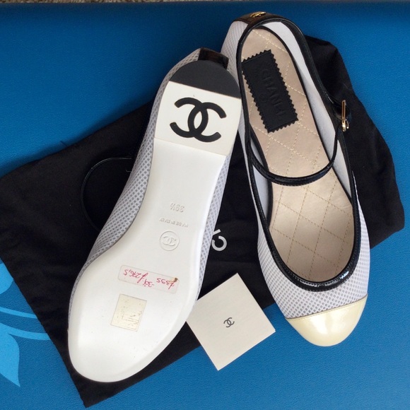 Vintage Chanel Mary Jane ballerina shoes with black leather rim. Made in Italy - Picture 1 of 16
